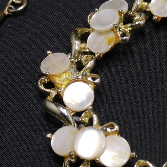 Vintage Mid-Century Mother of Pearl Choker Necklace, Gold Tone, 1950s, 16 1/2 In - Picture 8 of 8